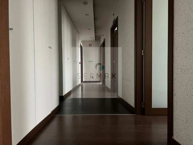 Loja para Venda em Lordelo do Ouro e Massarelos Foto 16