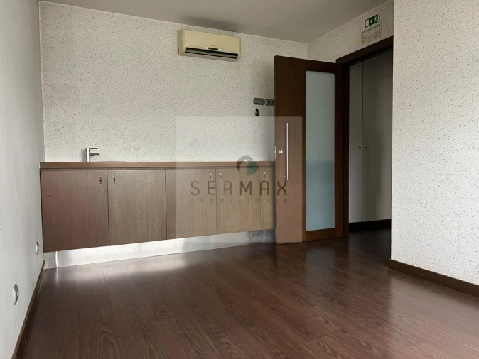 Loja para Venda em Lordelo do Ouro e Massarelos Foto 10