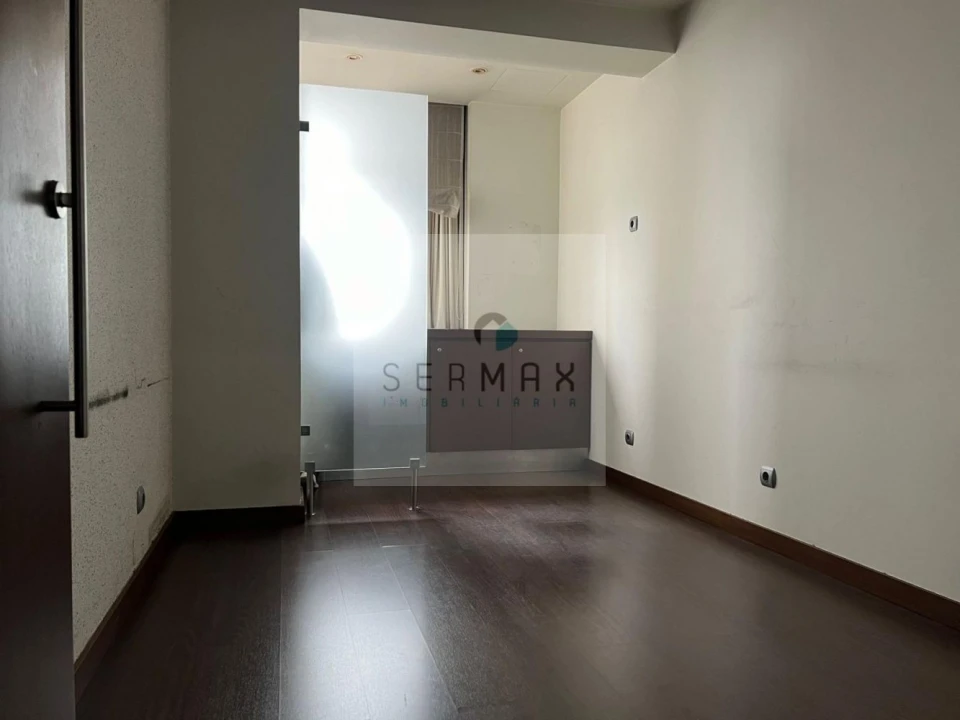 Loja para Venda em Lordelo do Ouro e Massarelos Foto 18