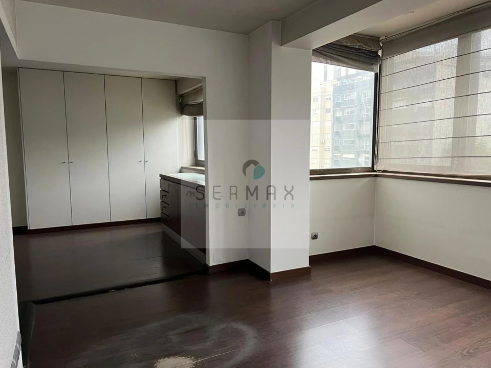 Loja para Venda em Lordelo do Ouro e Massarelos Foto 1