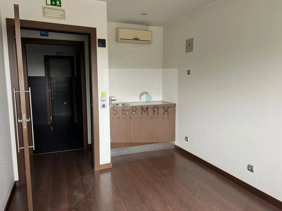 Loja para Venda em Lordelo do Ouro e Massarelos Foto 17