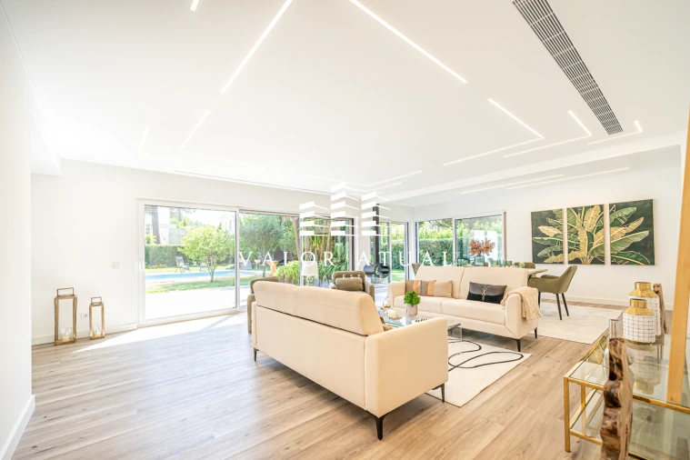 Moradia T4 para Venda em Charneca de Caparica e Sobreda Foto 2