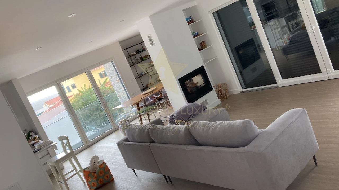 Moradia T4 para Venda em Carvoeira Foto 4