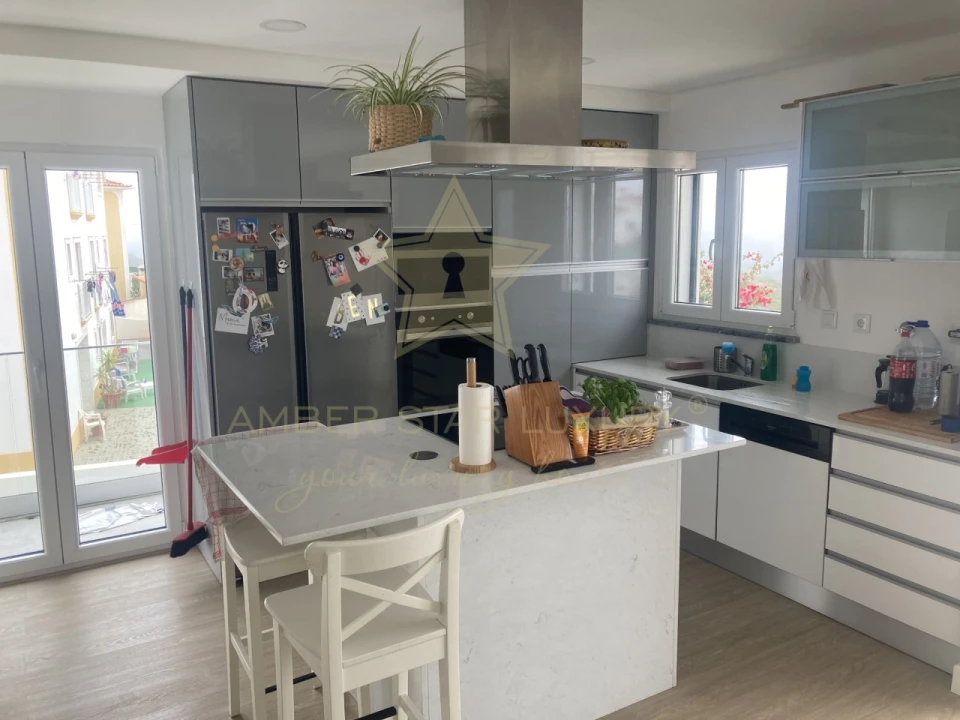 Moradia T4 para Venda em Carvoeira Foto 5