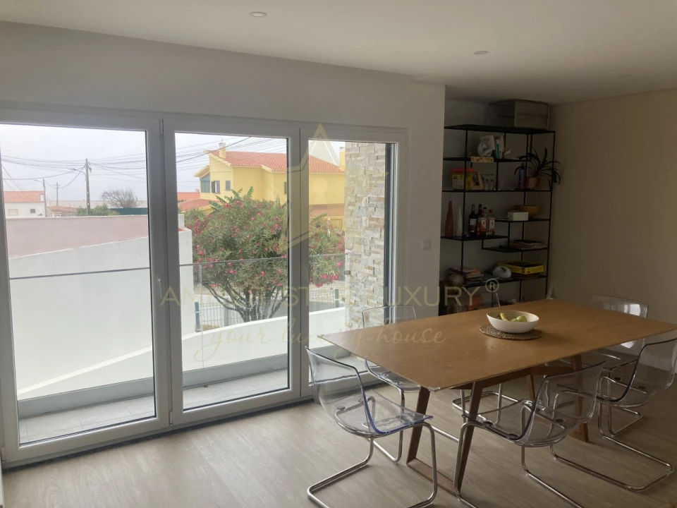 Moradia T4 para Venda em Carvoeira Foto 7