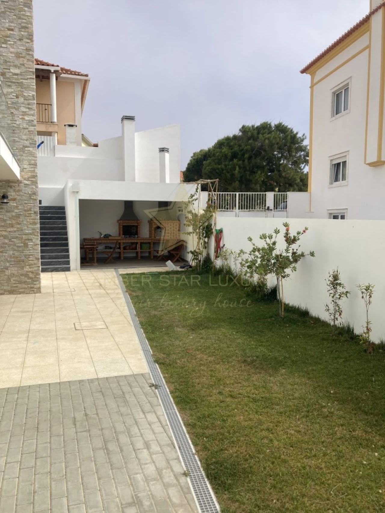 Moradia T4 para Venda em Carvoeira Foto 9