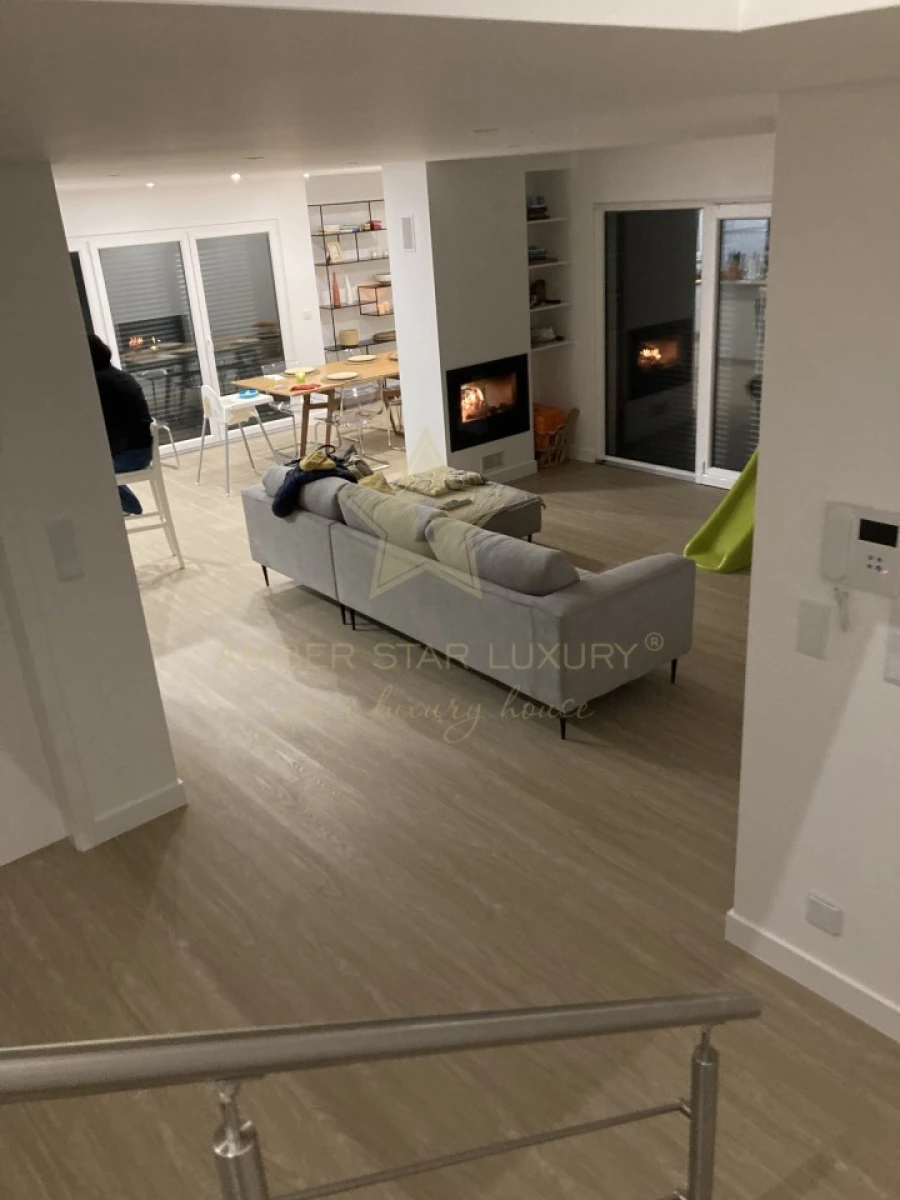 Moradia T4 para Venda em Carvoeira Foto 3