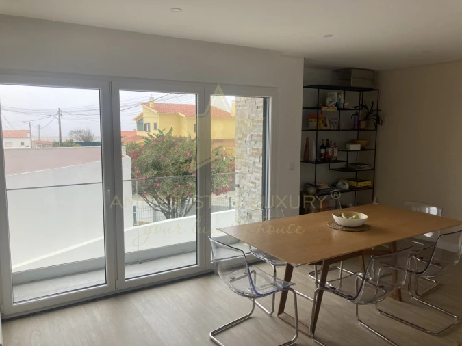 Moradia T4 para Venda em Carvoeira Foto 7