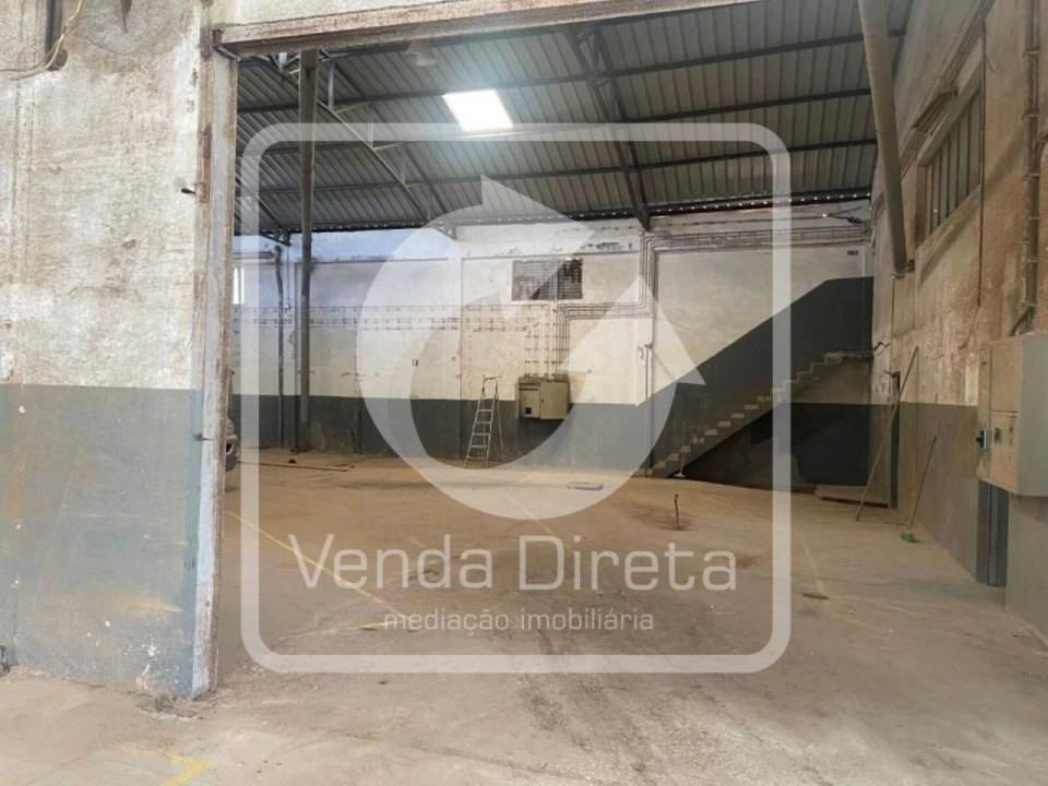 Armazém para Venda em Amiais de Baixo Foto 10