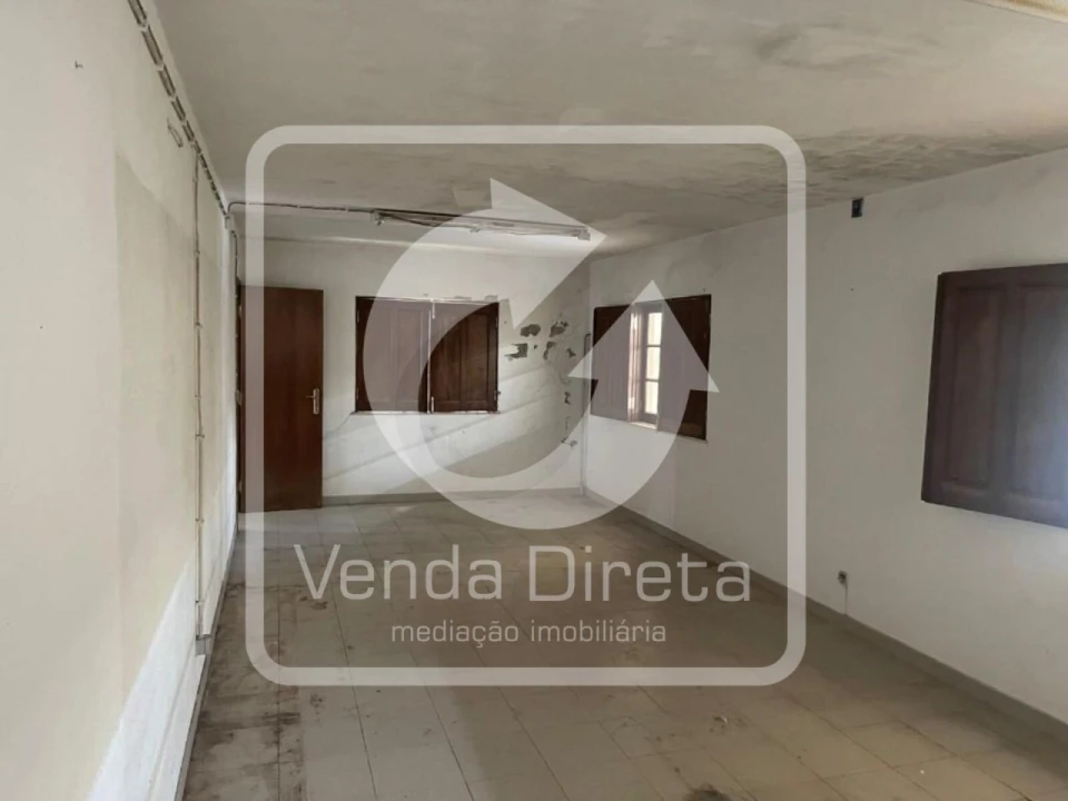 Armazém para Venda em Amiais de Baixo Foto 16