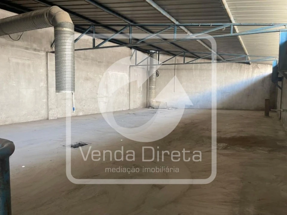 Armazém para Venda em Amiais de Baixo Foto 23