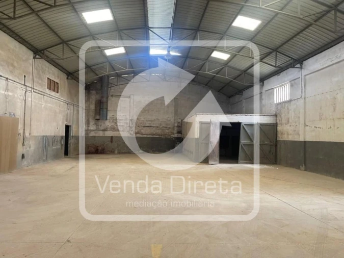 Armazém para Venda em Amiais de Baixo Foto 3