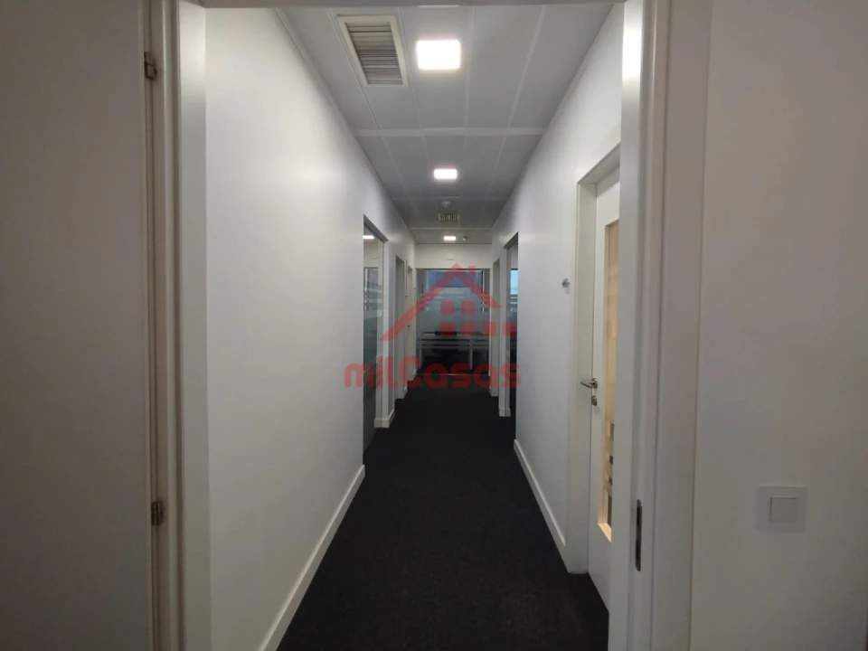 Escritório para Arrendamento em Campo de Ourique Foto 24