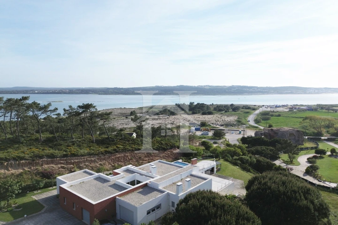 Moradia T4 para Venda em Foz do Arelho Foto 9