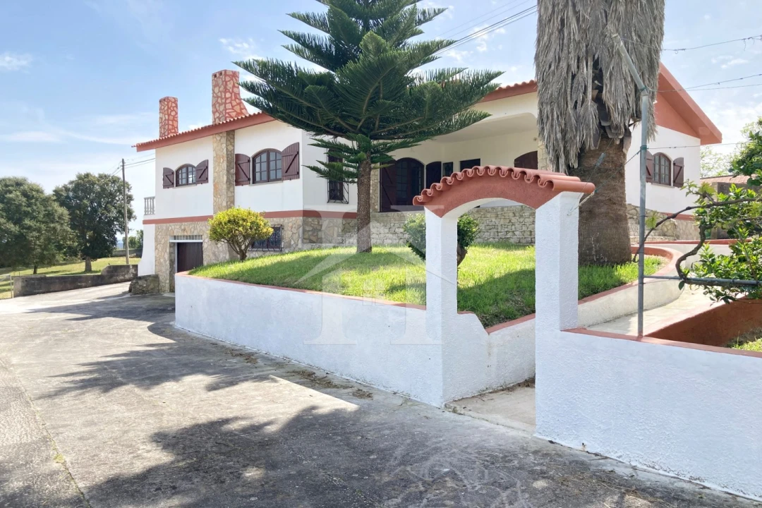 Moradia T3 para Venda em Olho Marinho Foto 4