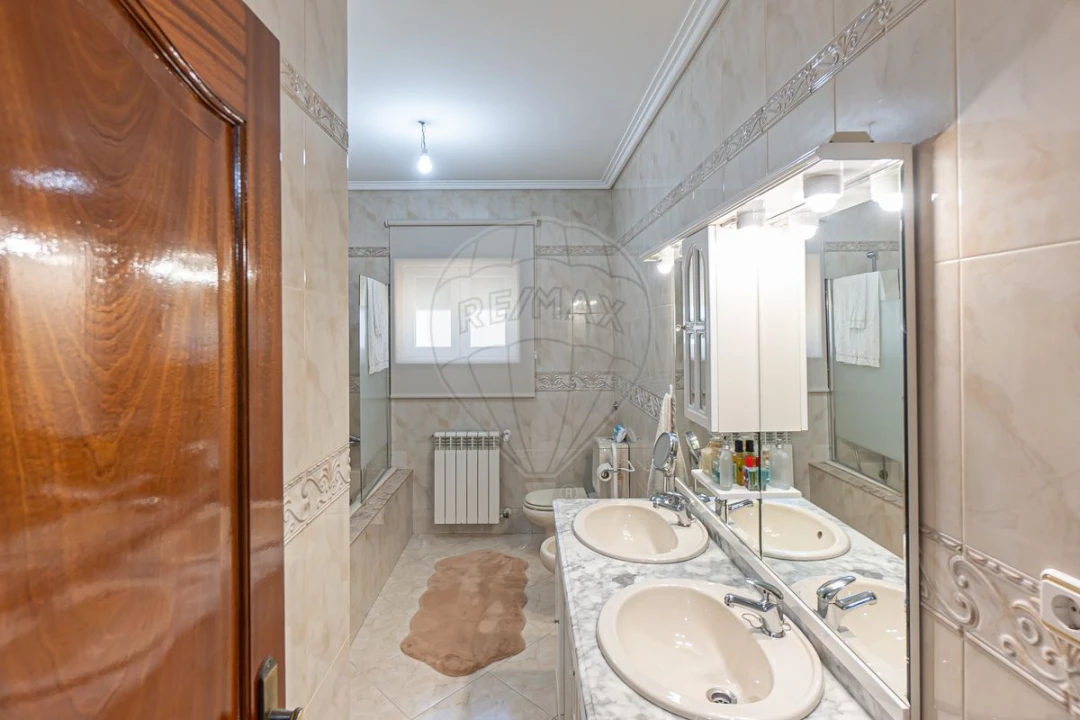 Moradia T5 para Venda em Nogueira da Regedoura Foto 31