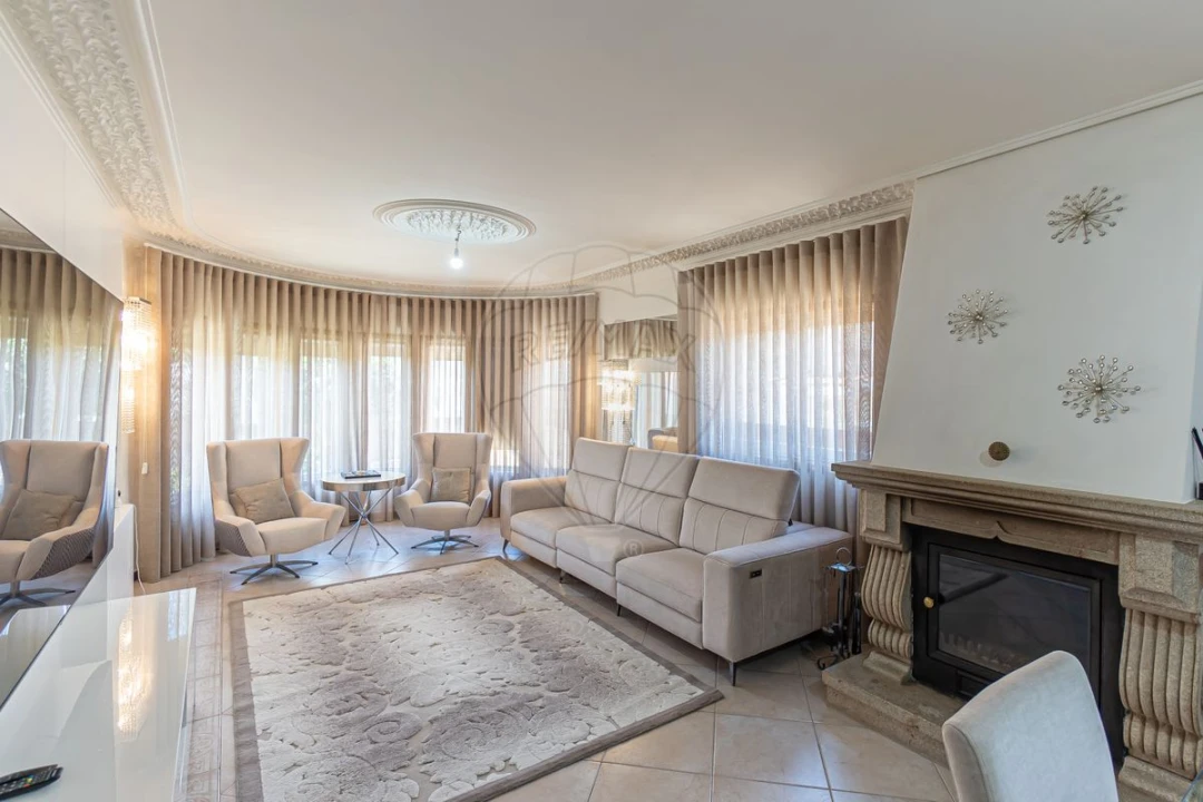 Moradia T5 para Venda em Nogueira da Regedoura Foto 16