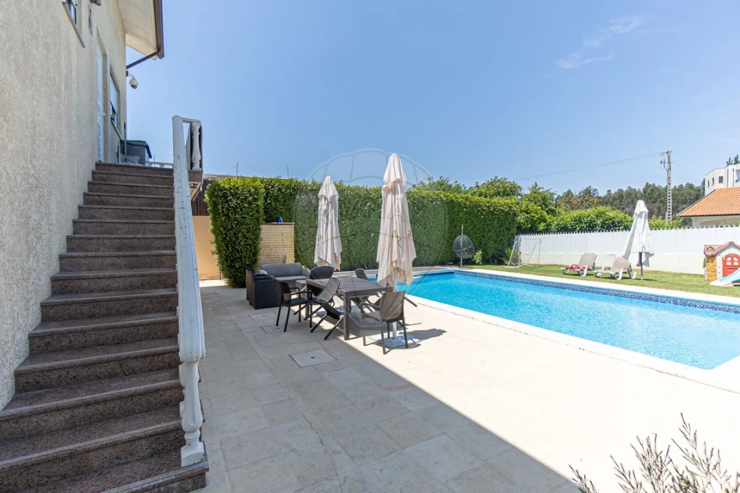 Moradia T5 para Venda em Nogueira da Regedoura Foto 10