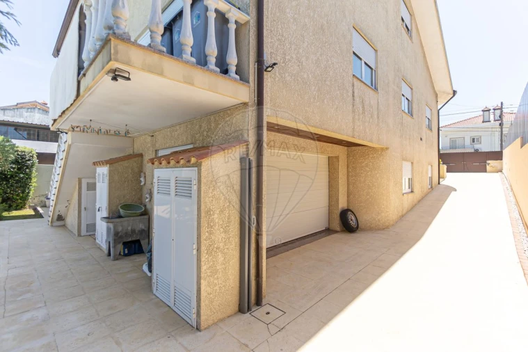 Moradia T5 para Venda em Nogueira da Regedoura Foto 12