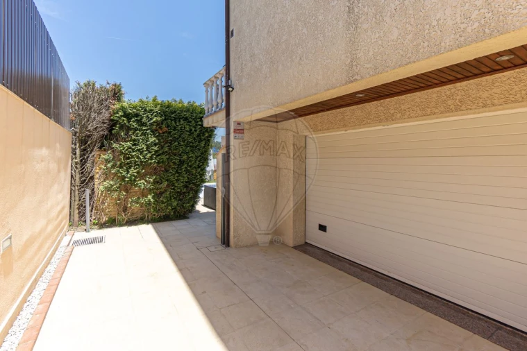 Moradia T5 para Venda em Nogueira da Regedoura Foto 5