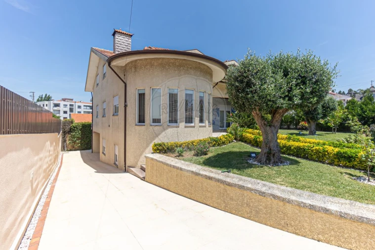 Moradia T5 para Venda em Nogueira da Regedoura Foto 4