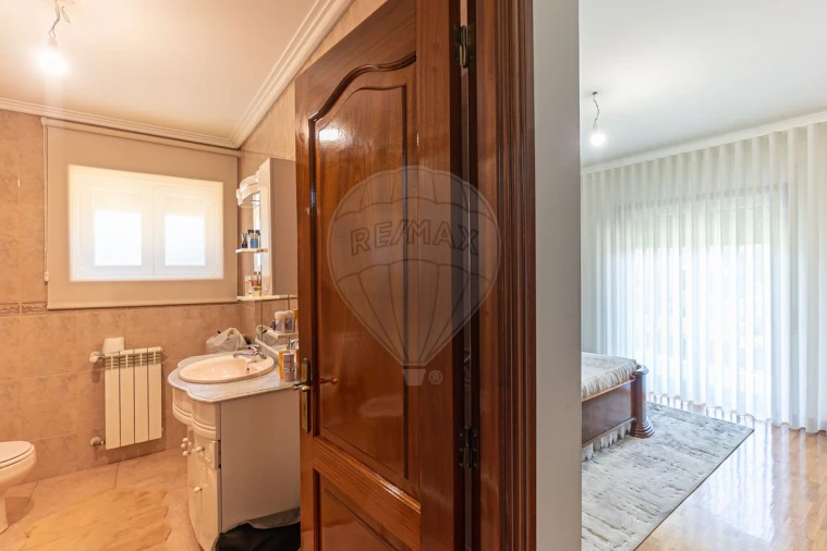 Moradia T5 para Venda em Nogueira da Regedoura Foto 27