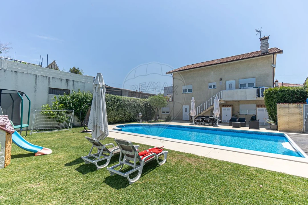 Moradia T5 para Venda em Nogueira da Regedoura Foto 9