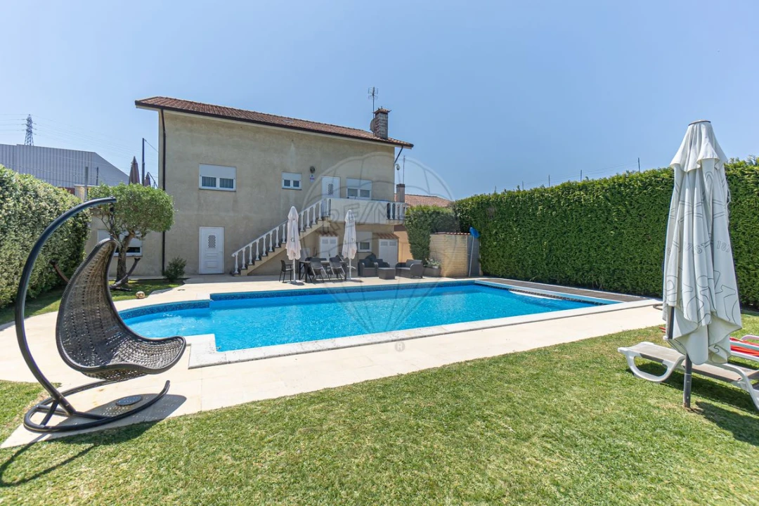 Moradia T5 para Venda em Nogueira da Regedoura Foto 8