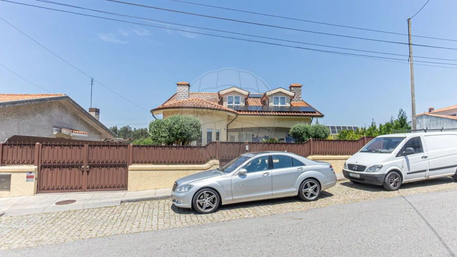 Moradia T5 para Venda em Nogueira da Regedoura