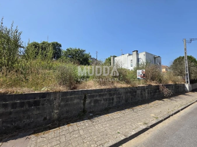 Terreno para Venda em Salreu Foto 1