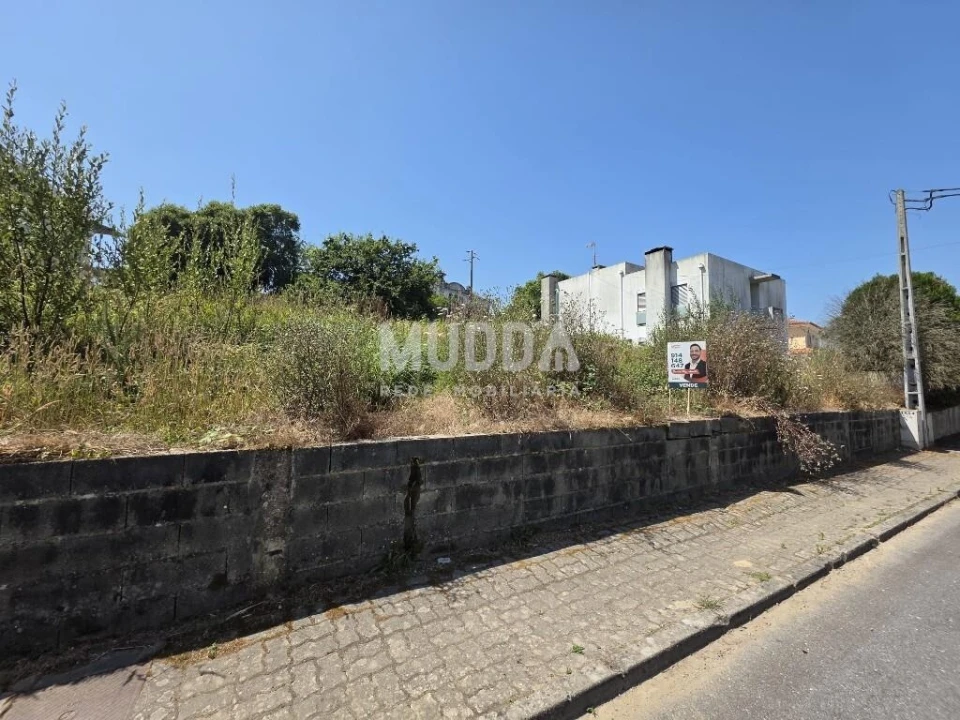 Terreno para Venda em Salreu Foto 1