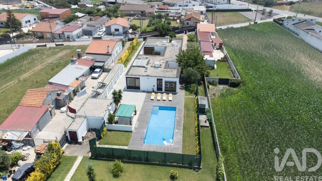 Moradia T4 para Venda em Valega Foto 2