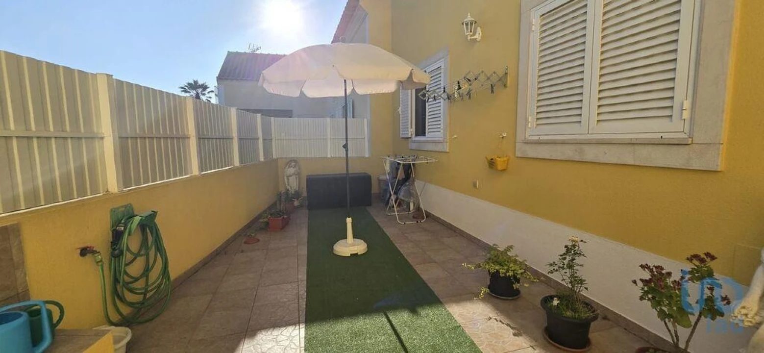 Moradia T2 para Venda em Vila Verde dos Francos Foto 4