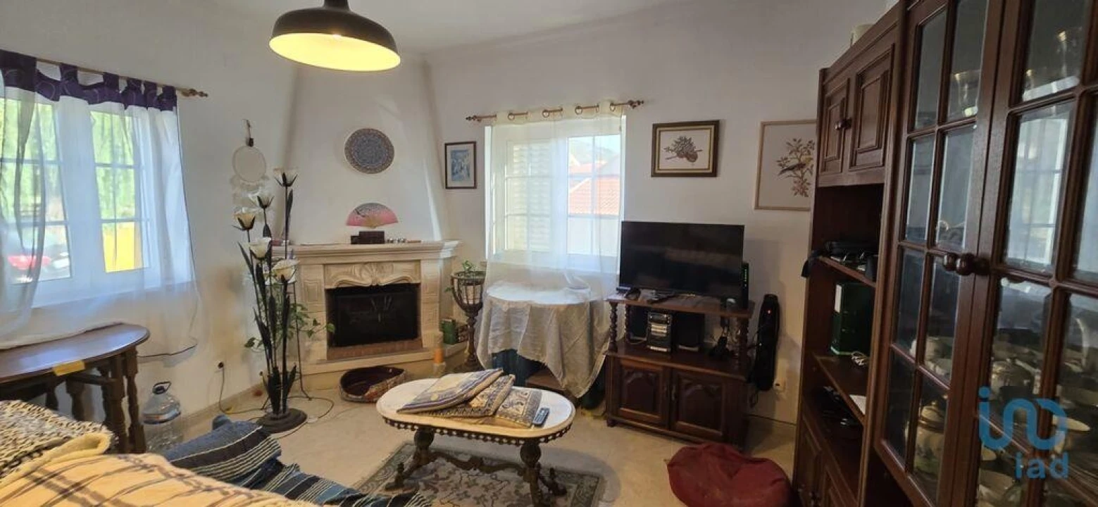 Moradia T2 para Venda em Vila Verde dos Francos Foto 9