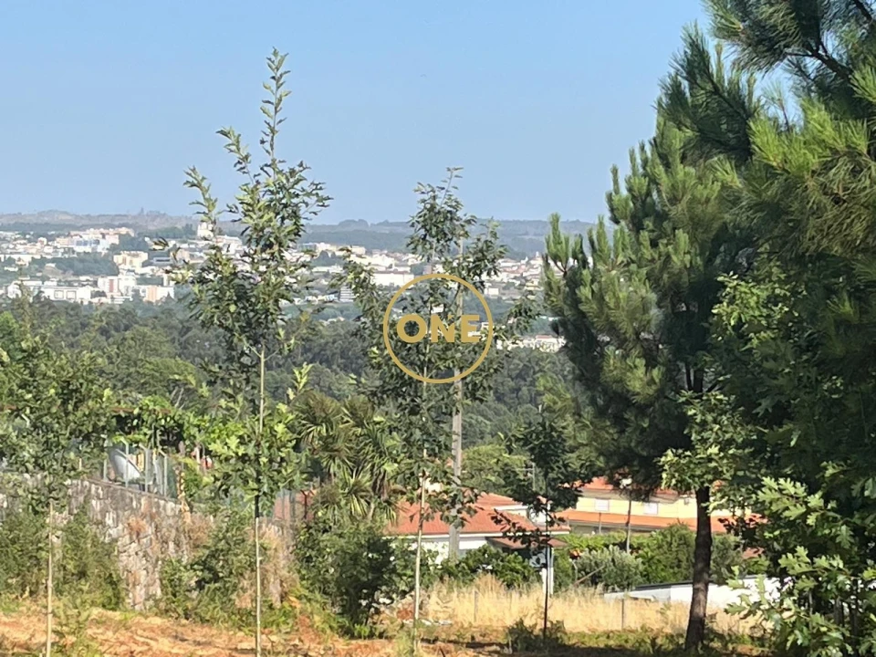 Terreno para Venda em Paredes Foto 1