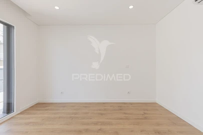 Moradia T4 para Venda em Charneca de Caparica e Sobreda