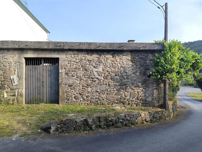 Moradia T3 para Venda em Coura Foto 9