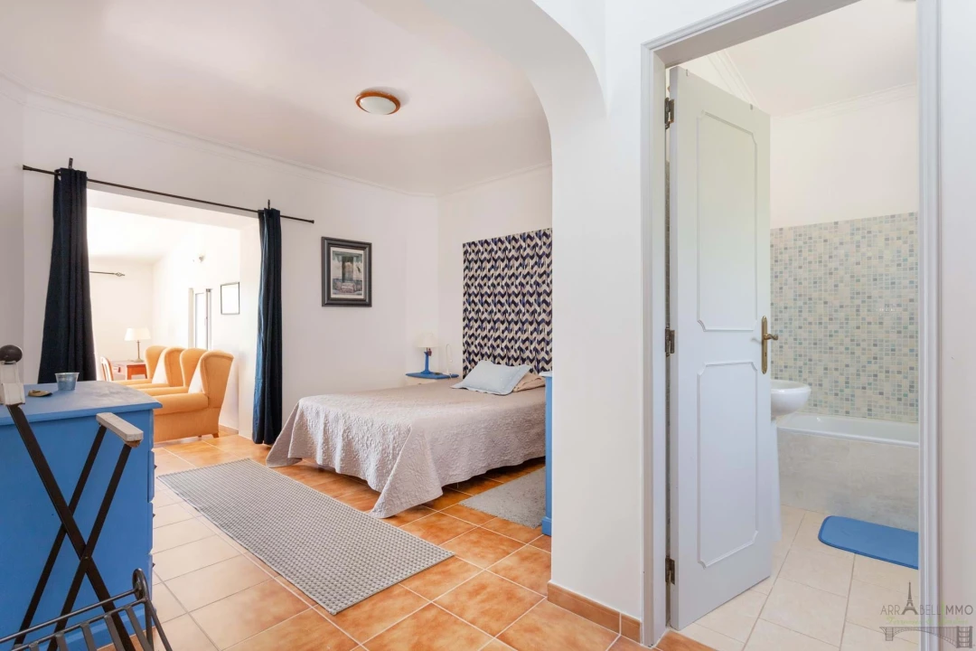 Moradia T3 para Venda em Santa Barbara de Nexe Foto 40