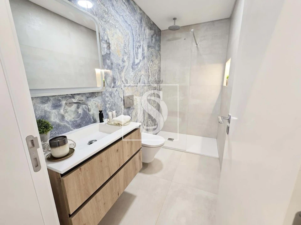 Moradia T4 para Venda em Charneca de Caparica e Sobreda Foto 16