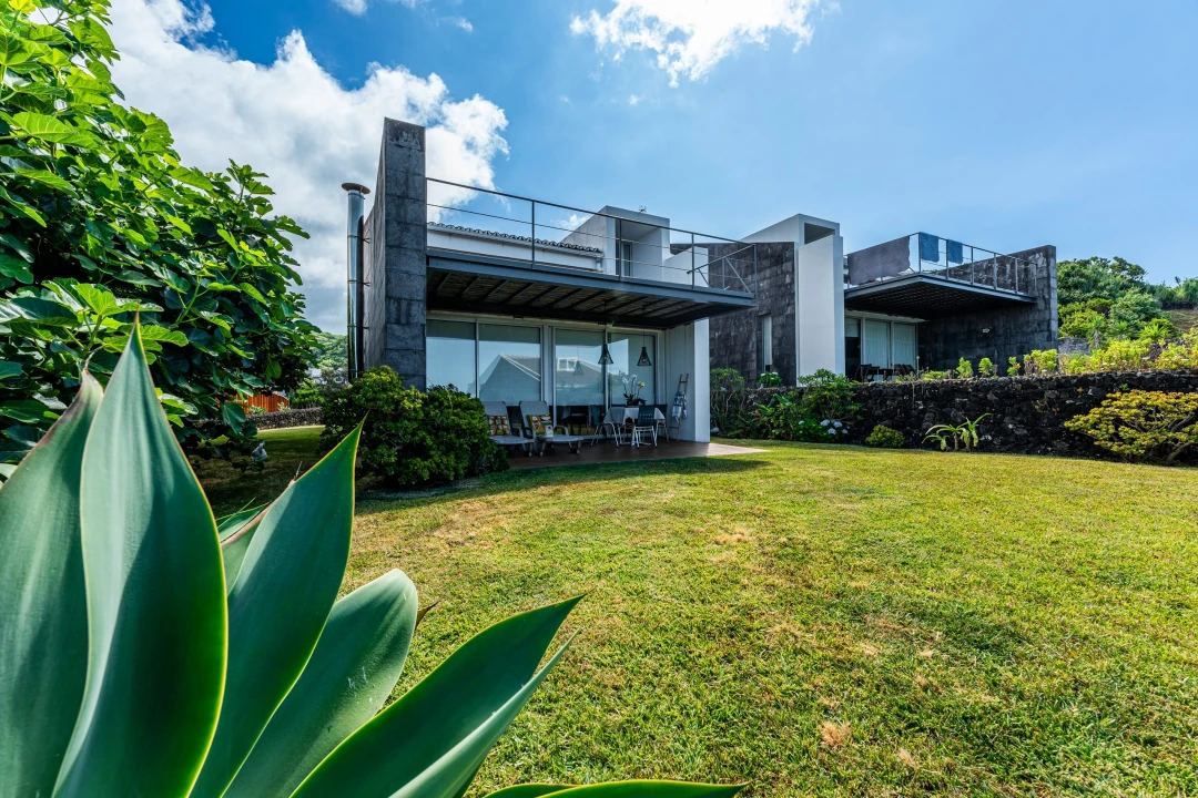 Moradia T3 para Venda em Agua de Pau Foto 1