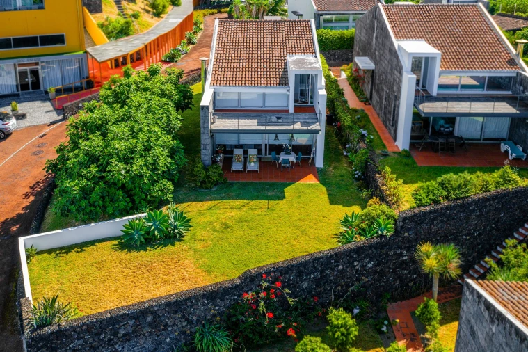 Moradia T3 para Venda em Agua de Pau Foto 16