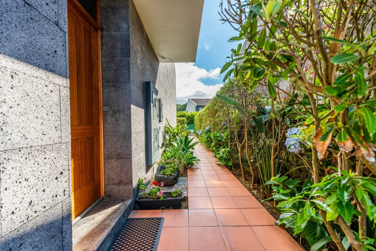 Moradia T3 para Venda em Agua de Pau Foto 8