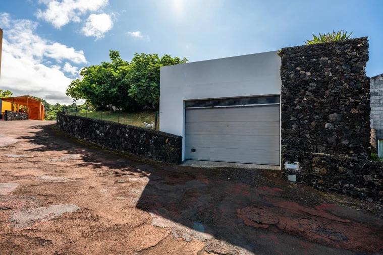 Moradia T3 para Venda em Agua de Pau Foto 13