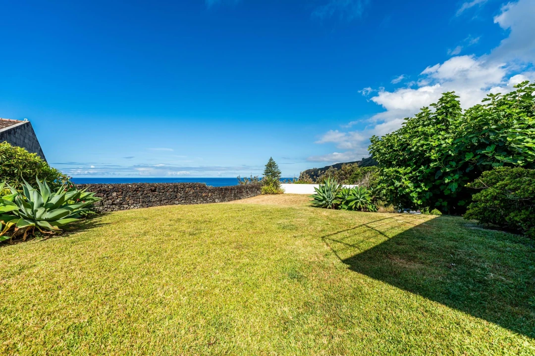 Moradia T3 para Venda em Agua de Pau Foto 6