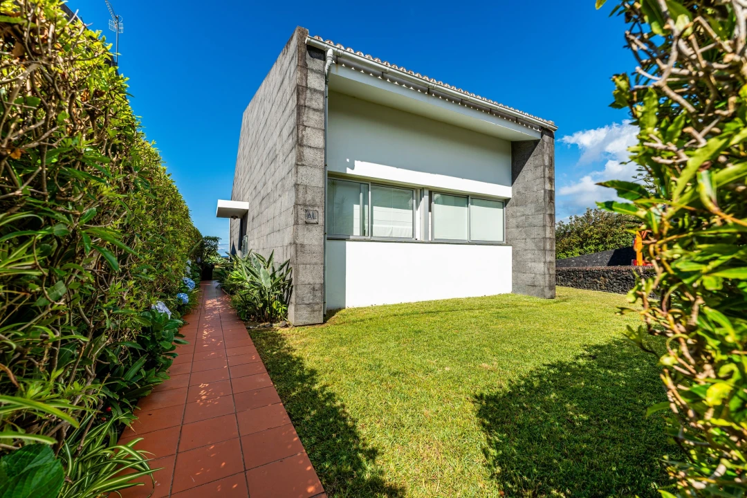 Moradia T3 para Venda em Agua de Pau Foto 3