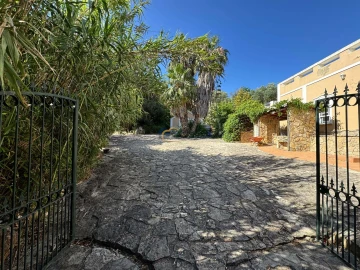 Moradia T5 para Venda em Loule (São Sebastião)