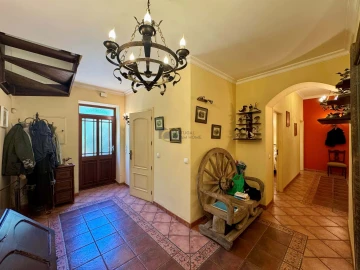 Moradia T5 para Venda em Loule (São Sebastião)