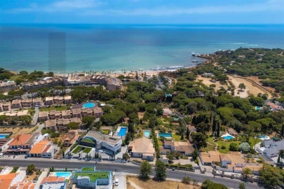 Moradia T5 para Venda em Albufeira e Olhos de Água