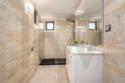 Moradia T5 para Venda em Albufeira e Olhos de Água
