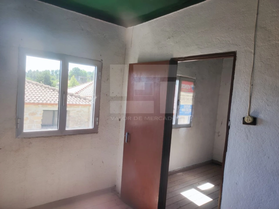 Moradia T4 para Venda em Sernancelhe e Sarzeda Foto 6